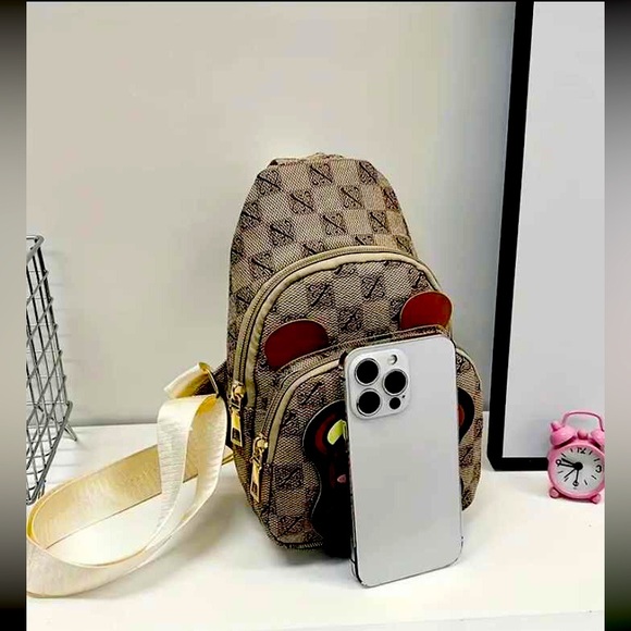 Cute Bear Crossbody 🤎🐻 - Picture 14 of 15